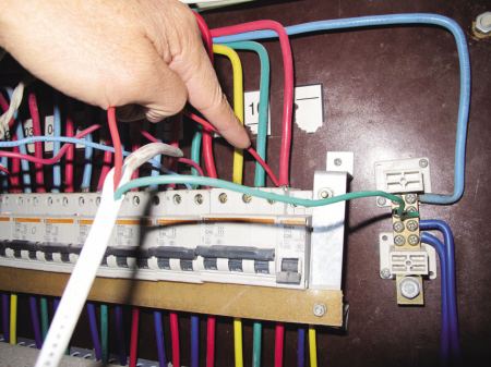 插卡電表偷電最簡(jiǎn)單的技巧（ic卡電表怎么調慢教程）