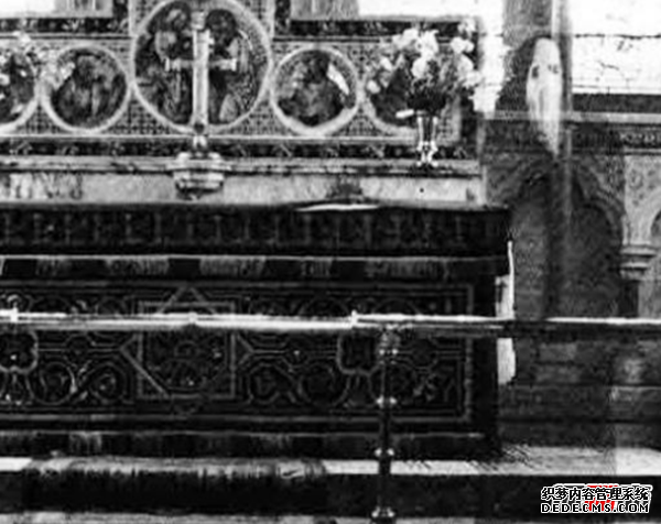 人死后的鬼魂照片?十張嚇死人30萬的照片