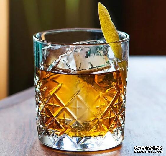 以威士忌為基酒的雞尾酒配方，最經(jīng)典的就是古典/曼哈頓/威士忌酸