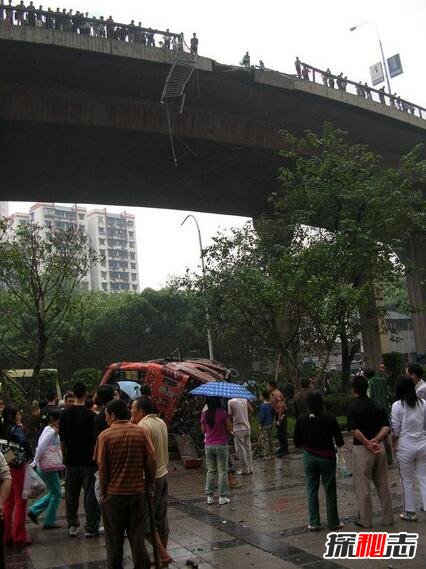 10·1重慶711公交靈異事件,大巴從橋上墜落致29人死亡