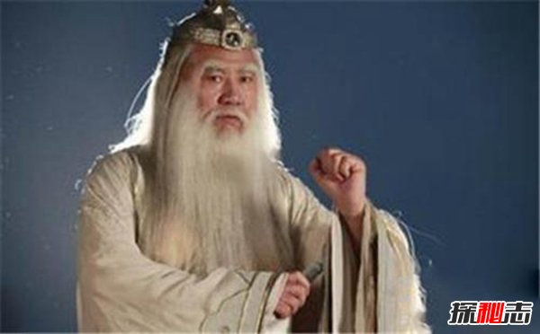 將臣和鴻鈞老祖誰厲害,鴻鈞老祖直接鎮(zhèn)壓將臣